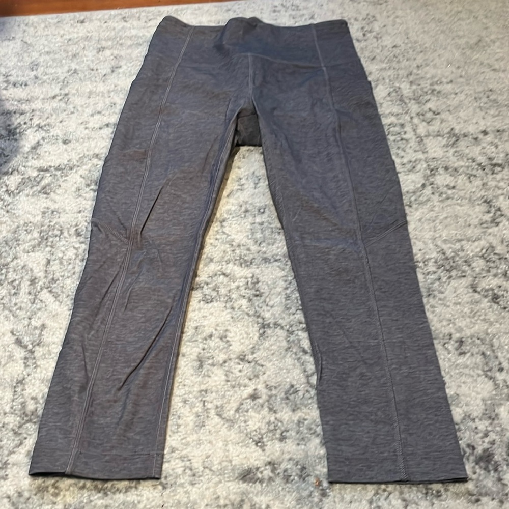 Kate Spade leggings with 2 pockets on each leg grey size small